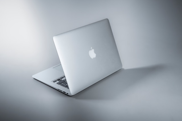 apple macbook air 2022 a2681 (apple m2 chip 13.6 inch) refurbished